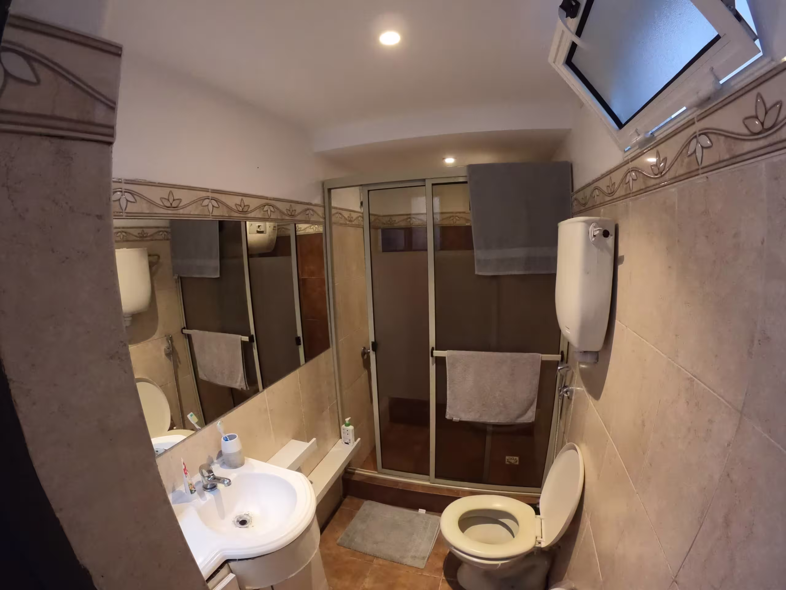 residencia con baño privado